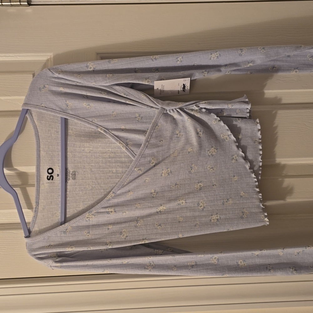 SO BRAND WOMENS JUNIOR SIZE LONG SLEEVES BLUE FLORAL WRAP TOP SIZE MEDIUM